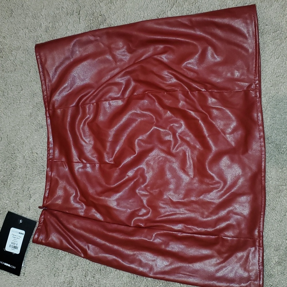 Fashion Nova Burgundy skirt, Size Small
